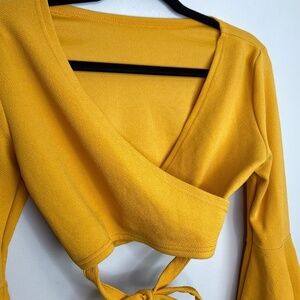 Yellow‎ crop top flare sleeves size small